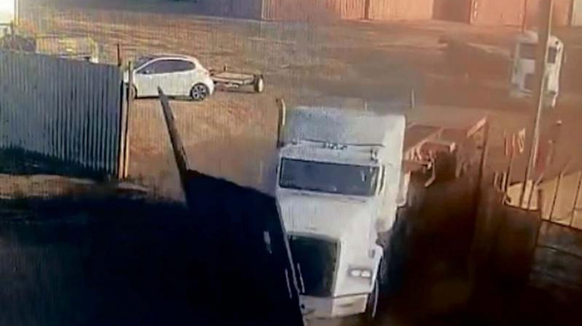 Con falso taco vehicular la policía detuvo a camionero que huía tras robo Con falso taco vehicular la policía detuvo a camionero que huía tras robo