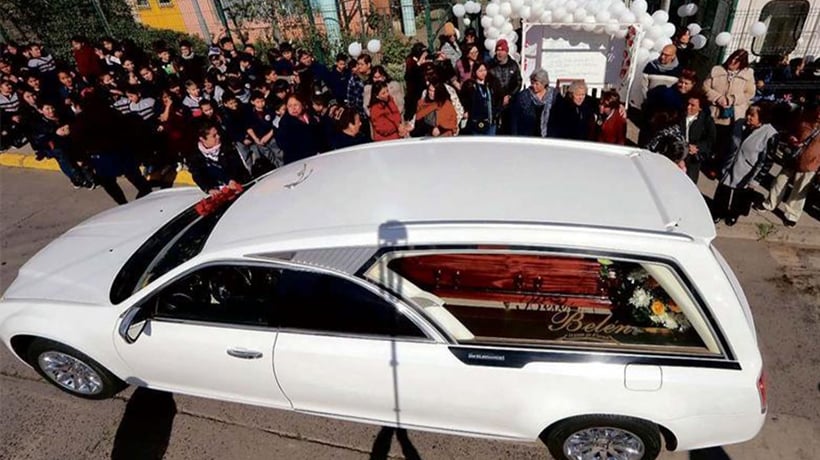 Emotivo funeral de “profe” hallada en estero: confirman que falleció ahogada Emotivo funeral de “profe” hallada en estero: confirman que falleció ahogada