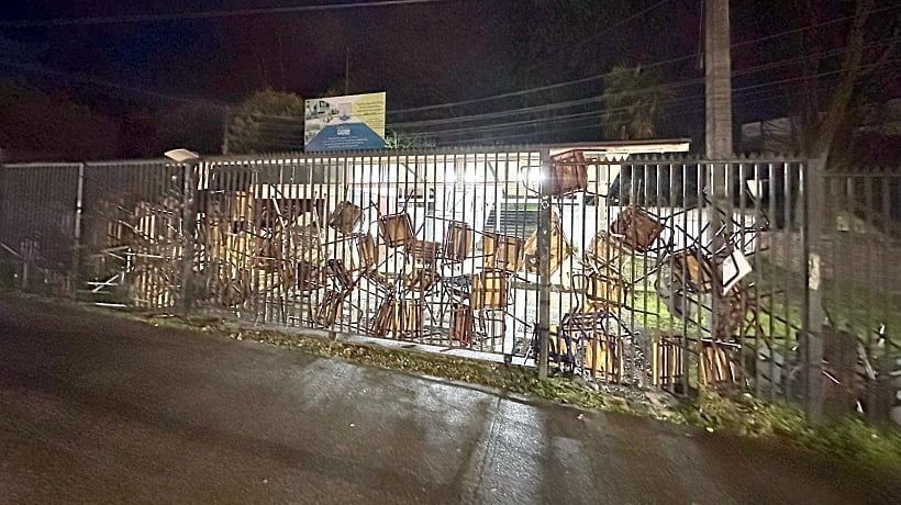 Iniciaron toma en liceo Isidora Zegers de Puerto Montt por crisis de gestión Iniciaron toma en liceo Isidora Zegers de Puerto Montt por crisis de gestión