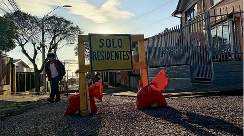 Persisten problemas por socavón que cortó pasaje de la Villa Miramar