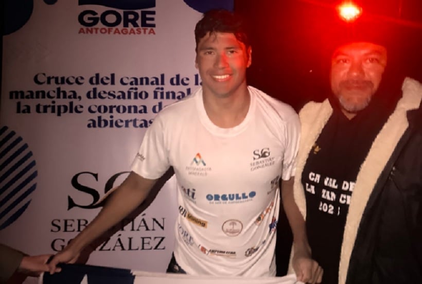 Antofagastino Sebastián González consigue la Triple Corona: nadador cruzó Canal de la Mancha y logra histórica hazaña