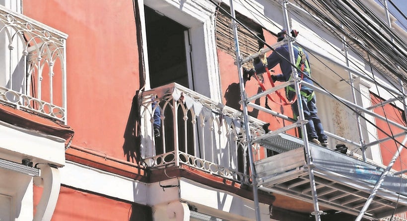 Riesgo de derrumbe: Reparan fachada de la exCasa de la Cultura en Copiapó Riesgo de derrumbe: Reparan fachada de la exCasa de la Cultura en Copiapó