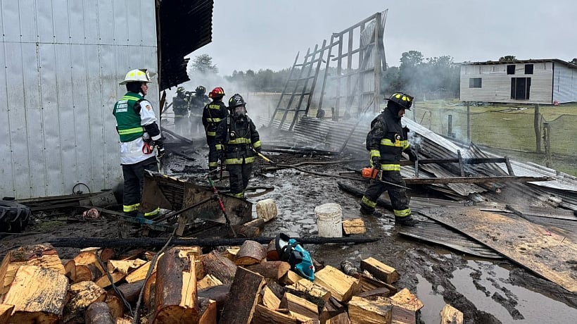 Trabajador sufre quemaduras en incendio de bodega en Dalcahue