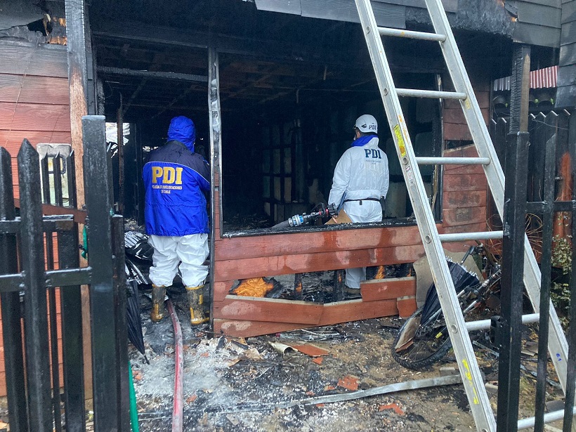 Investigan incendio que cobró la vida de cuatro personas en Valdivia Investigan incendio que cobró la vida de cuatro personas en Valdivia