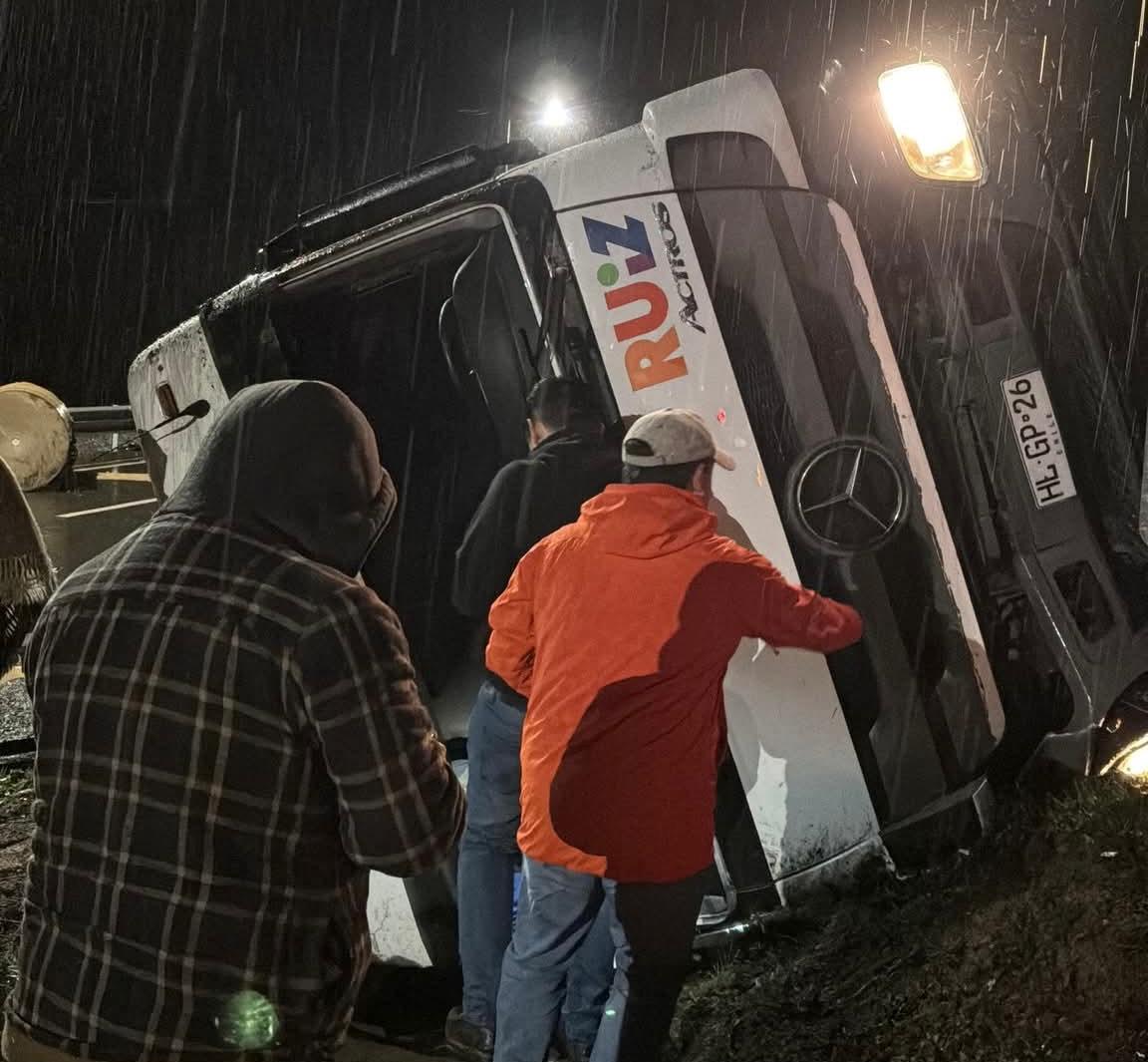 Conductor falleció al chocar con señalética en ruta Quesquechan en Loncoche