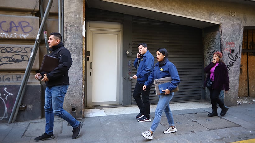 [VIDEOS+FOTOS] Robaron $6.150 millones desde sucursal del banco Itaú en Valparaíso
