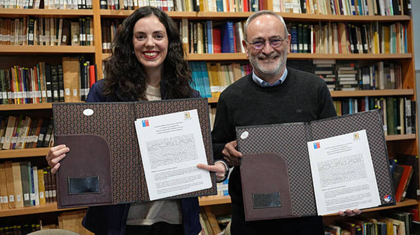 Autoridades firman convenio para resguardar la infraestructura patrimonial de La Araucanía Autoridades firman convenio para resguardar la infraestructura patrimonial de La Araucanía