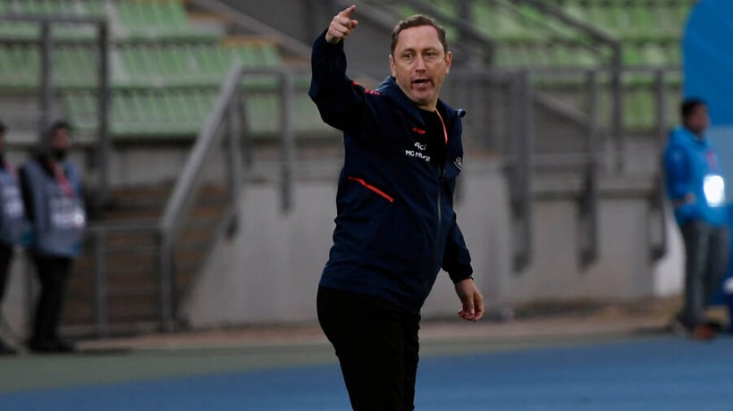 Mena descarta renunciar pese a las críticas tras eliminación de la Roja femenina Mena descarta renunciar pese a las críticas tras eliminación de la Roja femenina