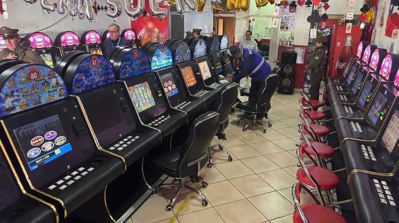Operativo desmantela casino clandestino en Antofagasta: Detectaron armas y cigarrillos de contrabando Operativo desmantela casino clandestino en Antofagasta: Detectaron armas y cigarrillos de contrabando