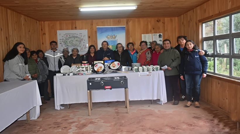Entregan implementos de cocina a Junta de Vecinos de Curaco