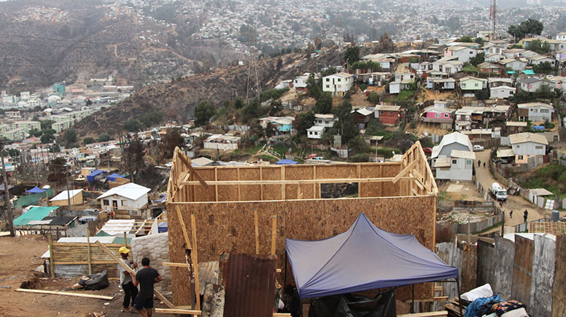 Exigen al Minvu agilizar reconstrucción tras megaincendio ante presunto financiamiento narco Exigen al Minvu agilizar reconstrucción tras megaincendio ante presunto financiamiento narco