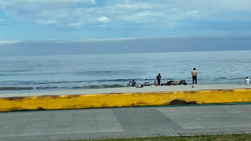 Tras más de 24 horas de la alerta de tsunami los iquiqueños volvieron al borde costero Tras más de 24 horas de la alerta de tsunami los iquiqueños volvieron al borde costero