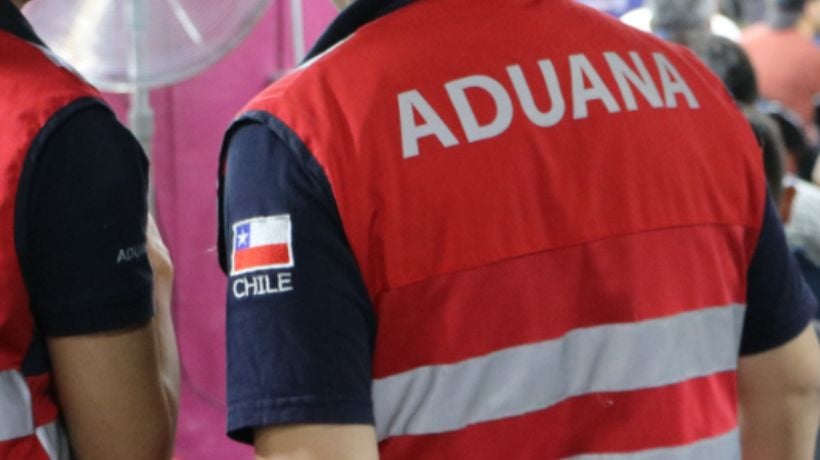 Investigan a funcionario de Aduanas por posible vínculo con contrabando de zapatillas y ropa falsificada en Quillagua