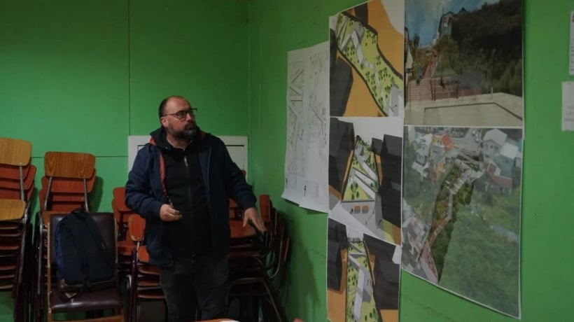 Vecinos de Manuel Rodríguez aportan al proyecto de escalera