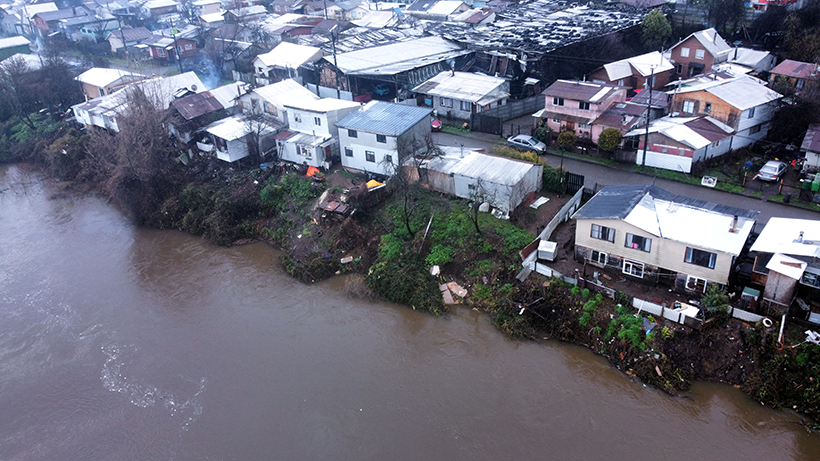 Monitorean crecida del río Rahue en Osorno ante amenaza a vecinos de zona ribereña