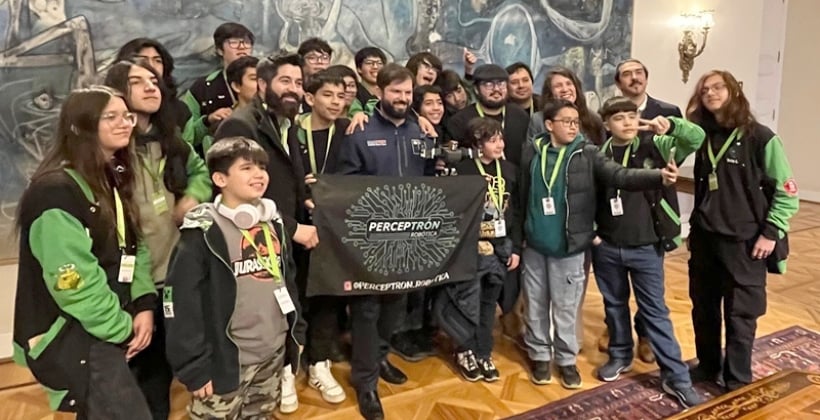 Equipo de robótica de Calle Larga fue recibido por el Presidente Boric en La Moneda Equipo de robótica de Calle Larga fue recibido por el Presidente Boric en La Moneda