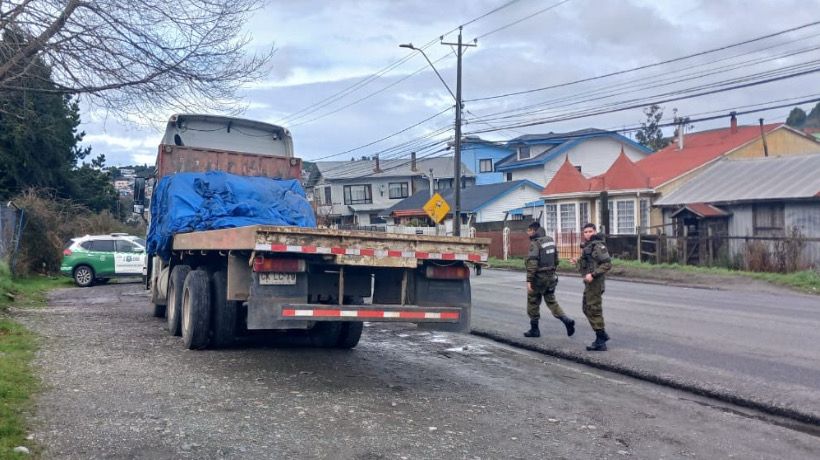 Operativo conjunto de Seguridad Pública y Carabineros incauta camión con encargo de robo en Calbuco