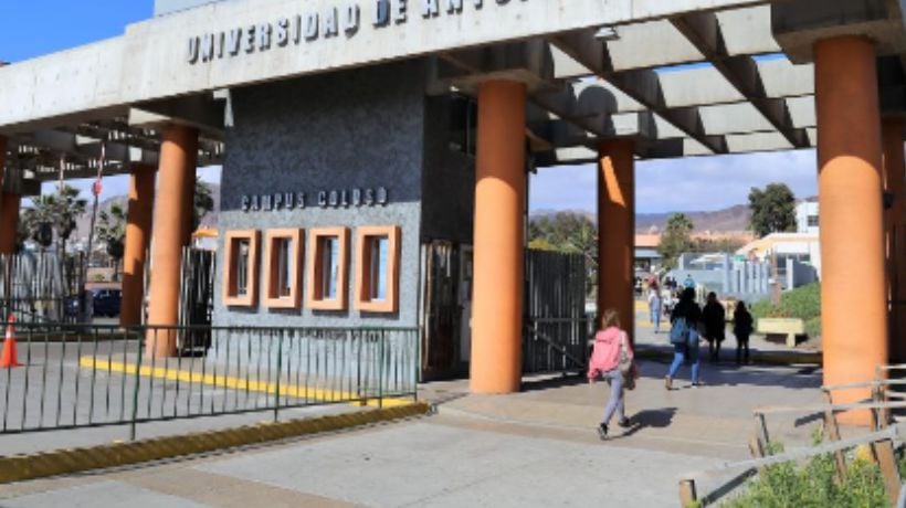 Universidad de Antofagasta deberá pagar $60 millones por impedir titulación de egresada de Derecho Universidad de Antofagasta deberá pagar $60 millones por impedir titulación de egresada de Derecho