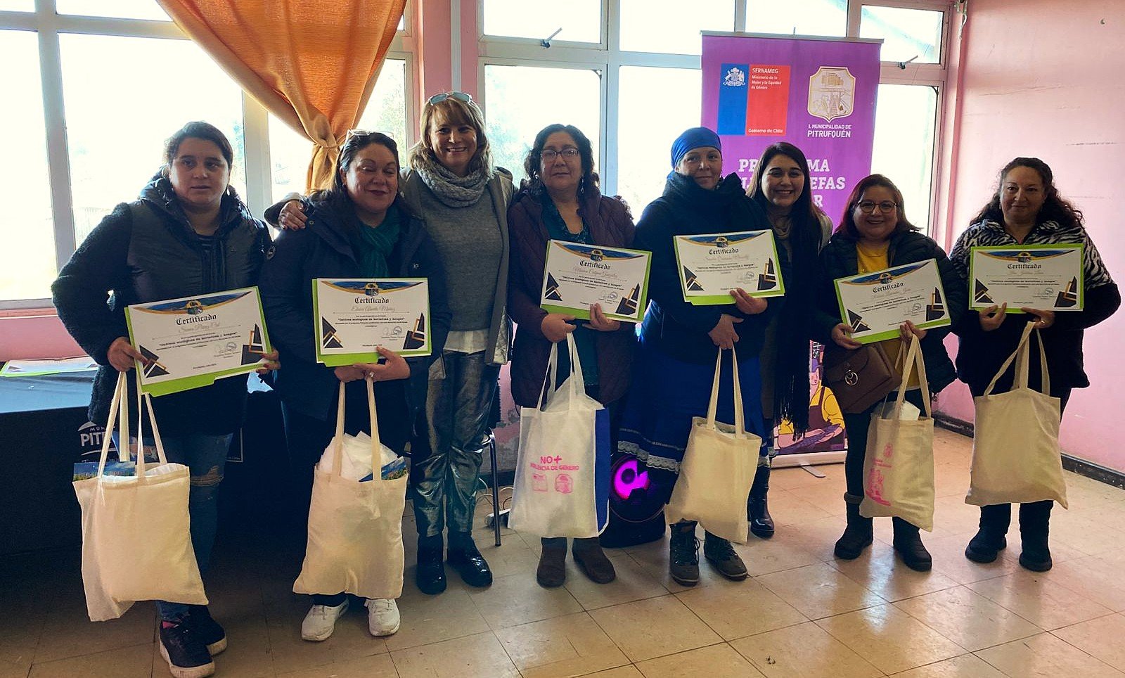 Más de 50 jefas de hogar fueron certificadas en cursos de cultivos ecológicos en Pitrufquén Más de 50 jefas de hogar fueron certificadas en cursos de cultivos ecológicos en Pitrufquén