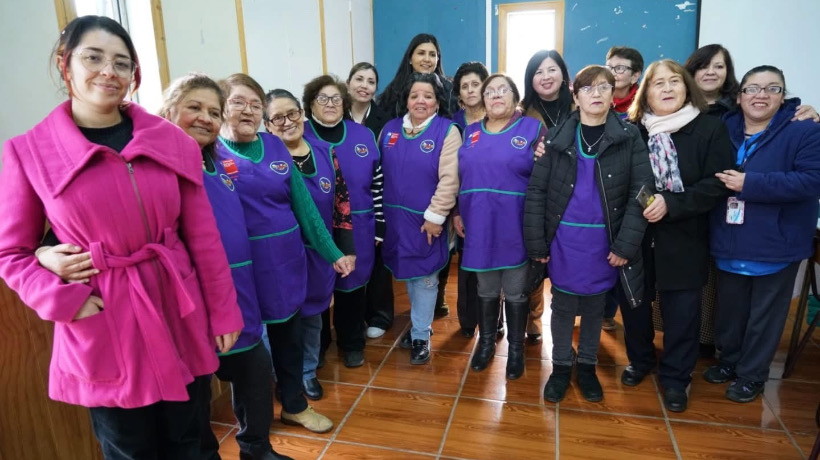 Vecinas del Comité de Salud Kumen celebran cierre de proyecto de aceites esenciales financiado por GORE Los Lagos Vecinas del Comité de Salud Kumen celebran cierre de proyecto de aceites esenciales financiado por GORE Los Lagos