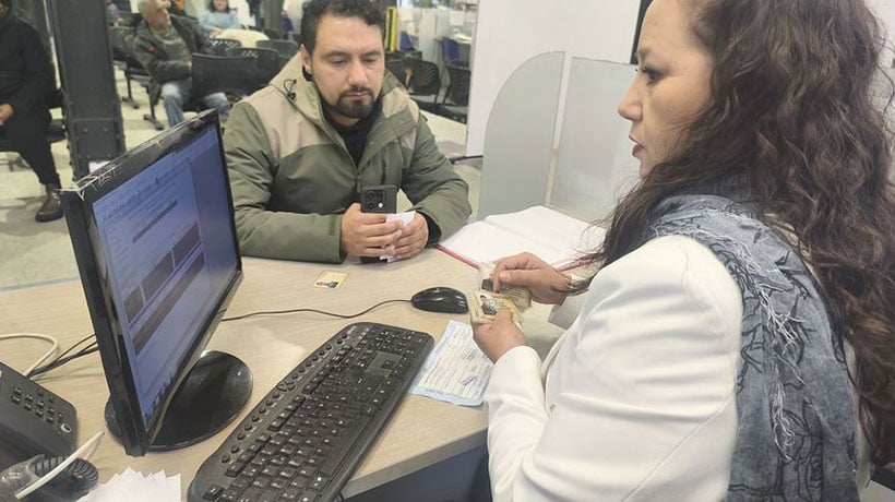 Con éxito se comenzó a implementar la licencia de conducir digital en la Región de Valparaíso Con éxito se comenzó a implementar la licencia de conducir digital en la Región de Valparaíso
