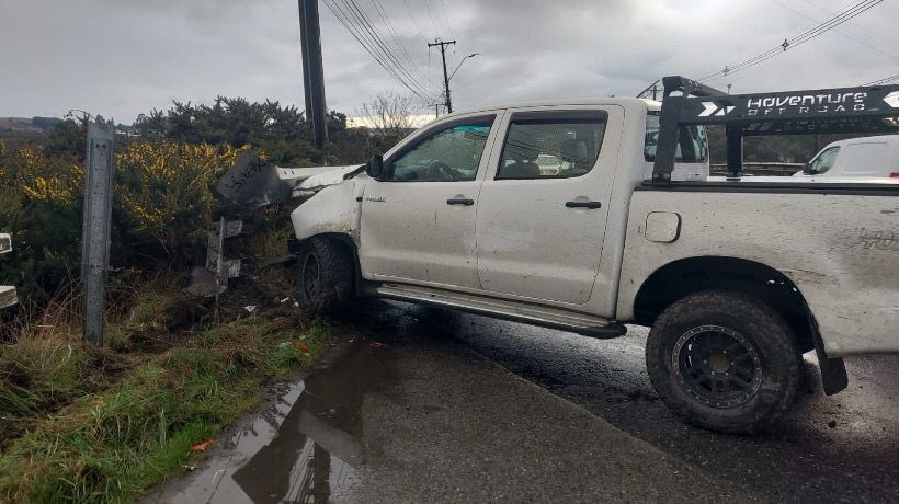 Camioneta chocó contra barrera de contención en ruta hacia Alerce: No hubo lesionados