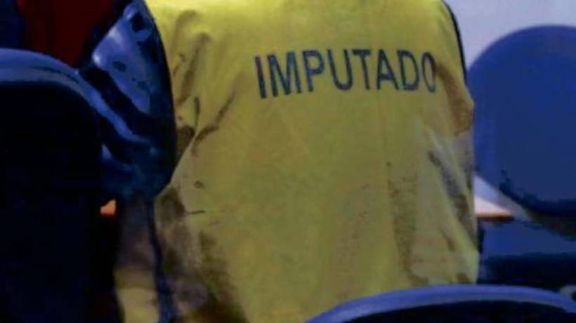 Condenan a 5 años de cárcel a joven que asaltó a pasajero en microbús en San Antonio Condenan a 5 años de cárcel a joven que asaltó a pasajero en microbús en San Antonio