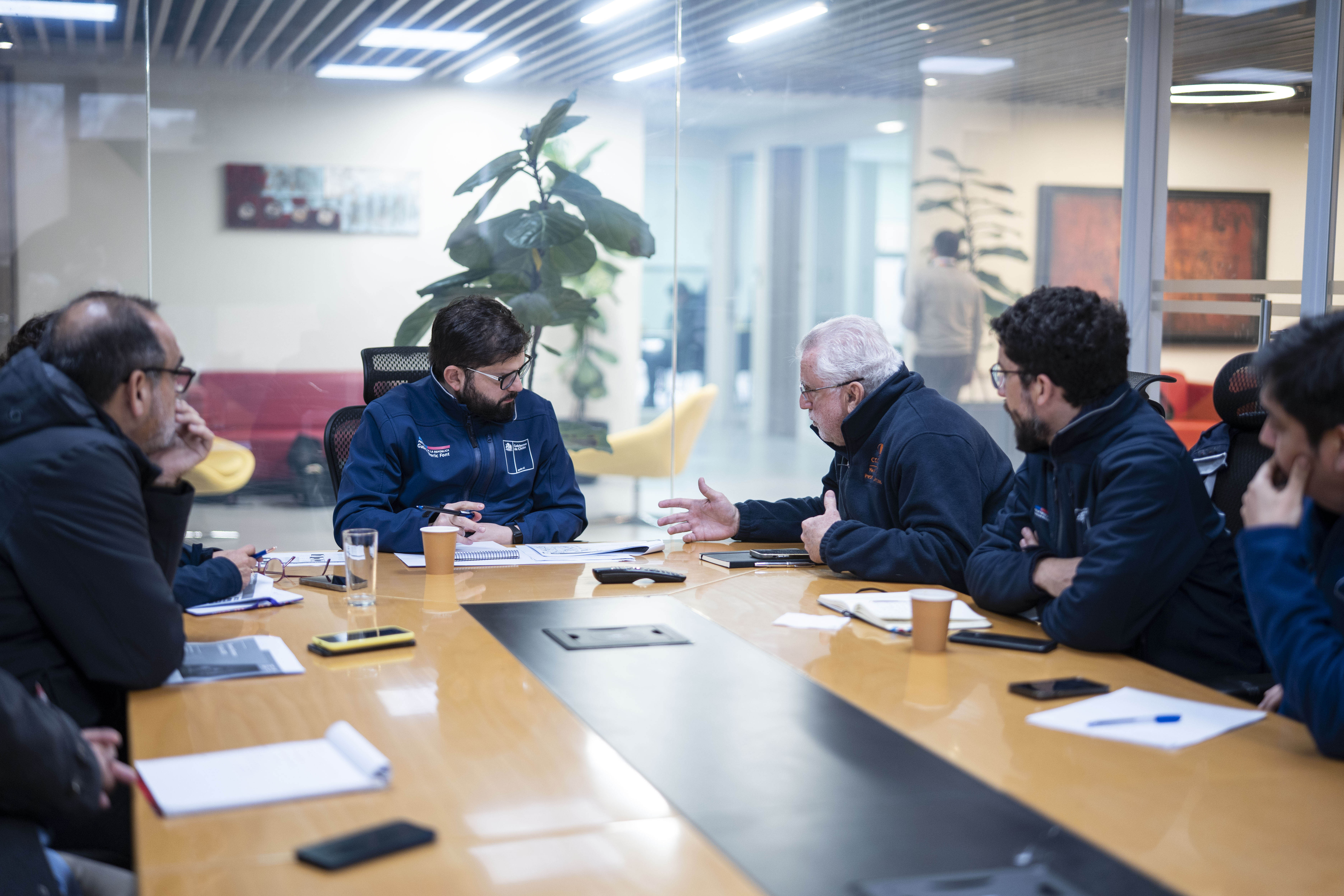 Presidente Boric está en Rancagua: Sostiene reunión con autoridades y verá a familias de mineros atrapados Presidente Boric está en Rancagua: Sostiene reunión con autoridades y verá a familias de mineros atrapados