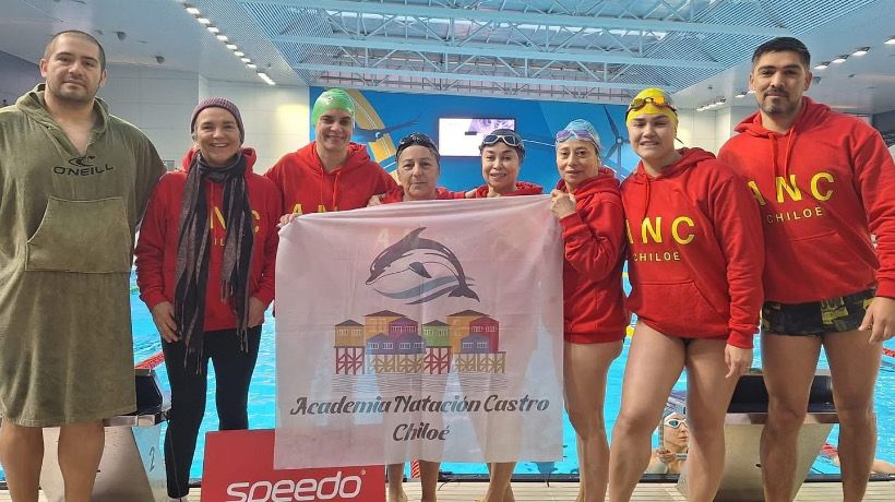 Equipo de natación castreño logró triunfar en Nacional Máster y Premáster en Santiago