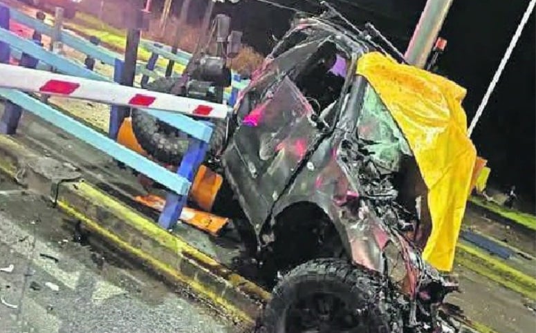 Conductor fallece tras estrellar su vehículo contra peaje lateral de Lautaro