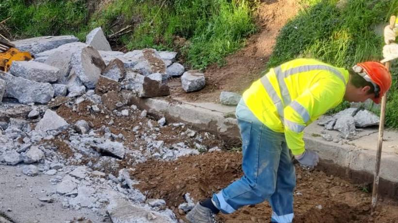 Socavón en Forestal Alto deja aisladas a tres familias en Viña del Mar