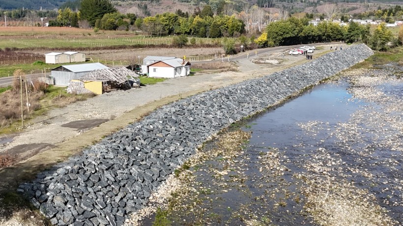 Inauguran nueva ruta y enrocado de protección en Coihueco