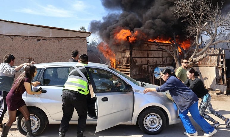 Senapred declara alerta roja comunal por incendio forestal en Copiapó