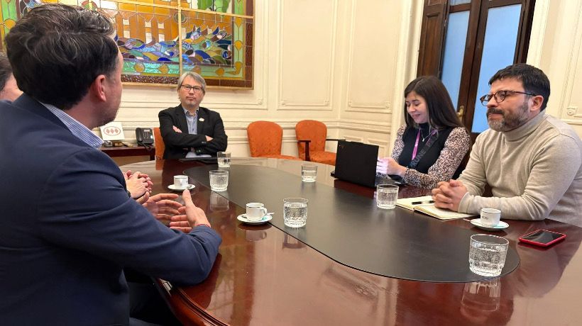 Municipio de Puerto Montt firmó acuerdo con Metro de Santiago para promover Monte Verde