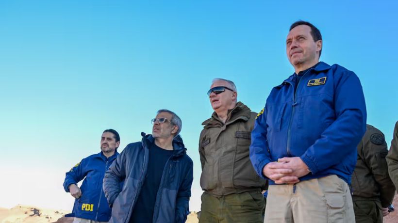 Ministro Cordero inspecciona pasos fronterizos en Antofagasta para reforzar seguridad ante avance del Corredor Bioceánico Ministro Cordero inspecciona pasos fronterizos en Antofagasta para reforzar seguridad ante avance del Corredor Bioceánico