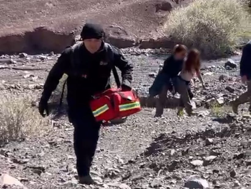 Tras casi 24 horas rescatan a seis personas que se habían extraviado en quebrada cerca de Huatacondo en Tarapacá Tras casi 24 horas rescatan a seis personas que se habían extraviado en quebrada cerca de Huatacondo en Tarapacá