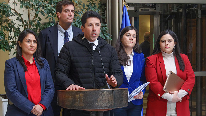 Diputados presentan proyecto que prohíbe cirugías de cambio de sexo y hormonización en menores