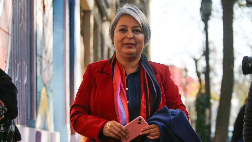 Oposición arremetió contra Jara y la acusa de "renegar" su postura y rol del PC en el estallido social Oposición arremetió contra Jara y la acusa de "renegar" su postura y rol del PC en el estallido social