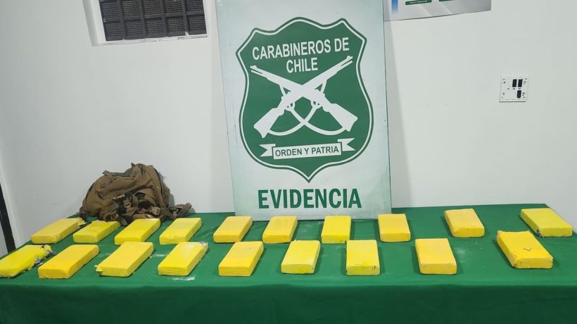 [VIDEO] Decomisan más de 19 kilos de clorhidrato de cocaína  en ruta cerca del poblado de Tarapacá: dos detenidos
