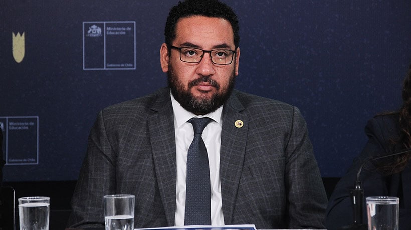 Gobierno confirma sumario por profesor que gritó a estudiante durante debate sobre Pinochet Gobierno confirma sumario por profesor que gritó a estudiante durante debate sobre Pinochet