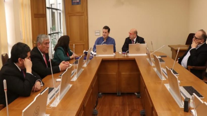 Alcalde de Castro realizó gestiones en Valparaíso para mejorar la salud comunal