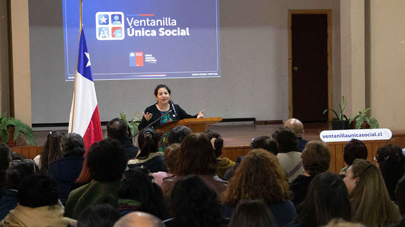 Ministra Toro presentó la Ventanilla Única Social a los vecinos de Quintero: simplifica más de 130 trámites