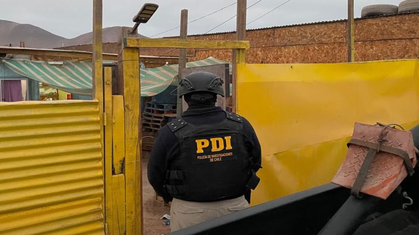 [VIDEO] Efectuaron allanamientos en casas de la toma Paso La Mula en Alto Hospicio: detienen a banda dedicada al loteo irregular de terrenos