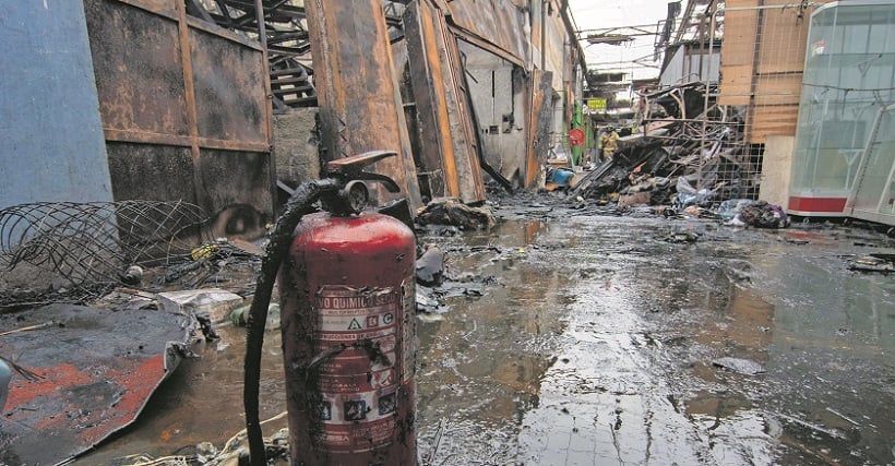 200 locales afectados en definitiva por gran incendio en Asocapec de Arica 200 locales afectados en definitiva por gran incendio en Asocapec de Arica