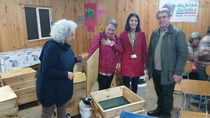 Mujeres del sector El Empalme de Maullín lideran proyecto de vermicompostaje Mujeres del sector El Empalme de Maullín lideran proyecto de vermicompostaje