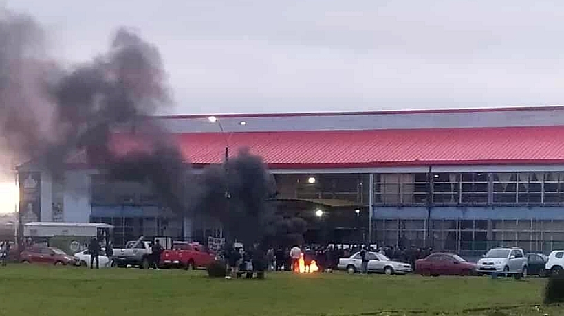 Estudiantes del Liceo Forjadores de Alerce se manifiestan por falta de acceso a prácticas profesionales Estudiantes del Liceo Forjadores de Alerce se manifiestan por falta de acceso a prácticas profesionales