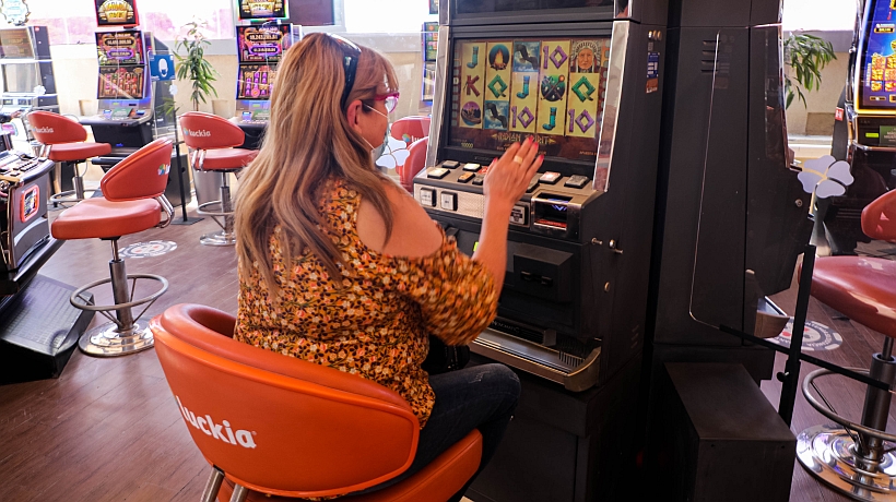Funcionarios del Servicio de Salud Chiloé visitaron casinos durante sus licencias médicas Funcionarios del Servicio de Salud Chiloé visitaron casinos durante sus licencias médicas