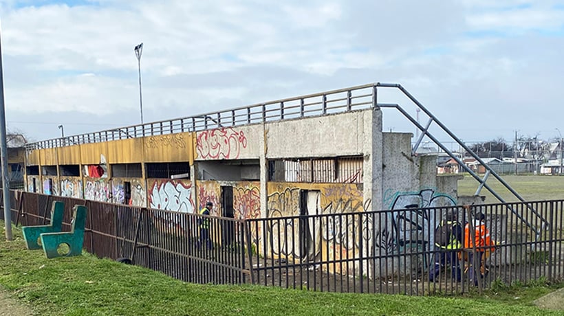 Vecinos de sector Quinto Centenario de Osorno acusan hostigamiento por parte de malhechores en canchas y plazas