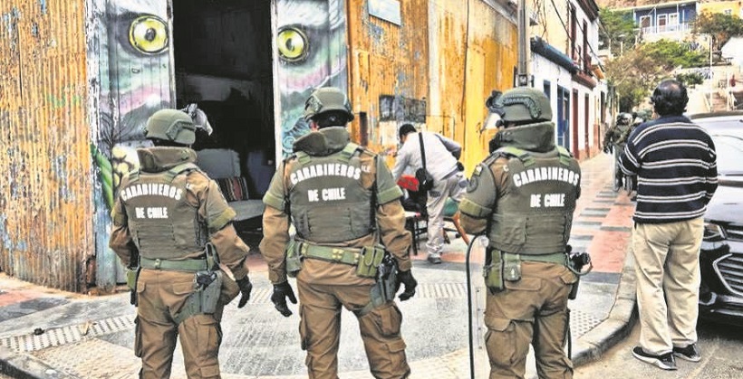 Carabineros desalojó cinco viviendas ocupadas en forma ilegal en Arica Carabineros desalojó cinco viviendas ocupadas en forma ilegal en Arica