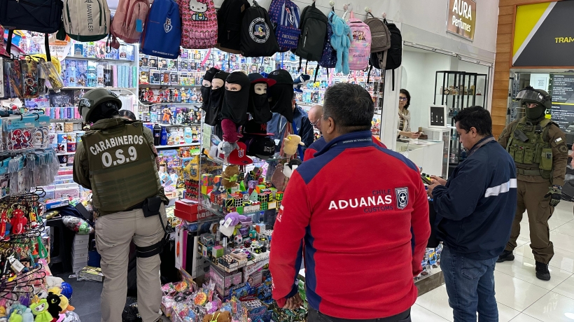 Incautaron juguetes falsificados en venta en Puerto Montt: once personas fueron detenidas Incautaron juguetes falsificados en venta en Puerto Montt: once personas fueron detenidas